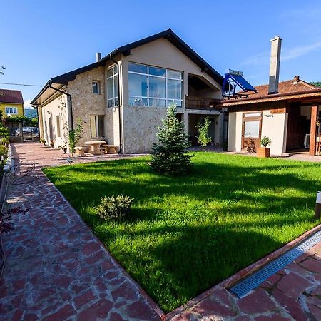 Apartamento Pensiunea Sarra Ieşelniţa Exterior foto